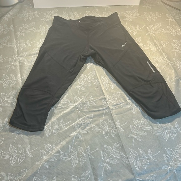 Ladies Nike Running Workout Capris. - Picture 1 of 14